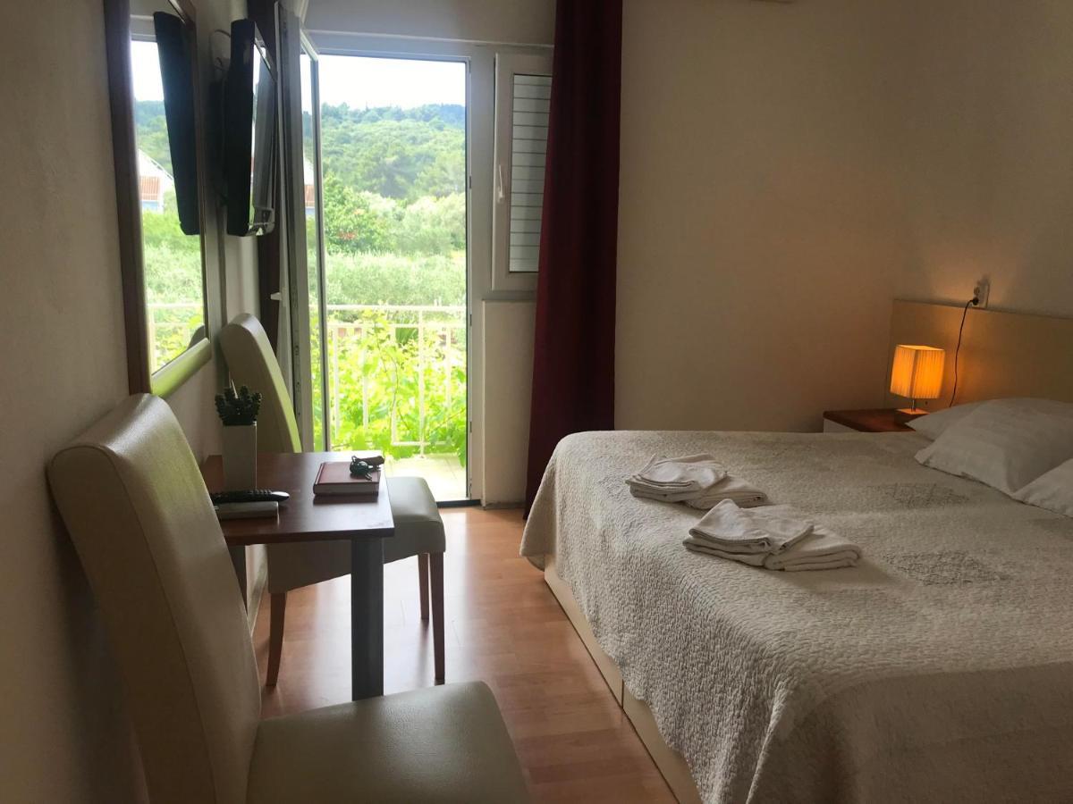 Spacious Bedroom For Two With Pool View - Pansion Hajduk Korčula Exteriér fotografie